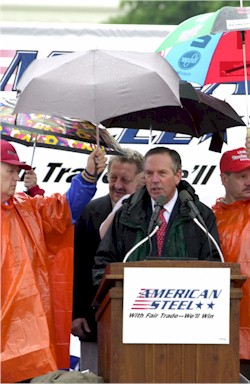 Close-up of Secretary Evans speaking at United Steel Workers of America Rally, June 6, 2001. (Link is to high-resolution version of the photo.)
